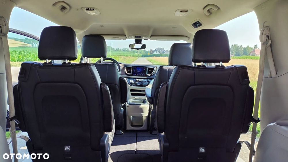 Chrysler Pacifica - 8