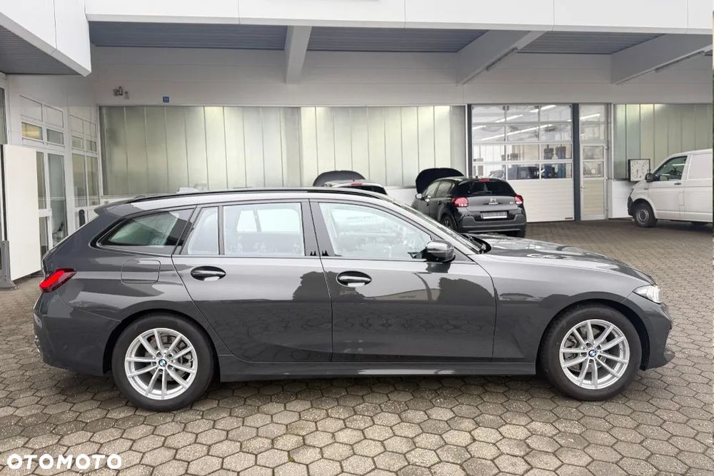 BMW Seria 3 318i M Sport - 5