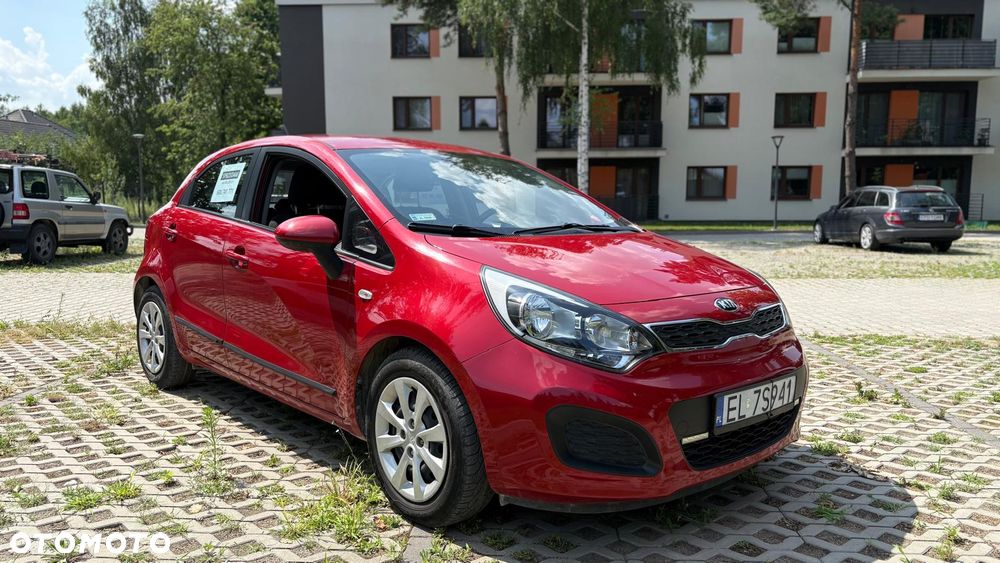 Kia Rio 1.2 L - 12