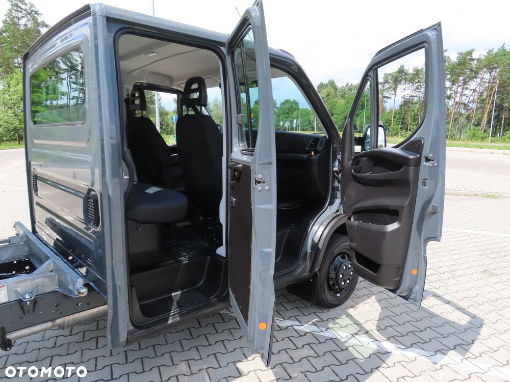 Iveco DAILY 35C16 Doka Dubel Brygadowy MIXTO 6-Cio Os.+755 Kg Ład. Wywrotka Kiper Wywrot x 3 str. 3100 mm Długość + Stelaż i Plandeka 2100 mm Wysokość Renomowanej Firmy RomCar Rozstaw Osi 3750 mm Blokada Tylnego Mostu WZMACNIANY HAK 3500 Kg 55 Tys Km Przeb. Stan Auta JAK NOWY POLECAM - 28