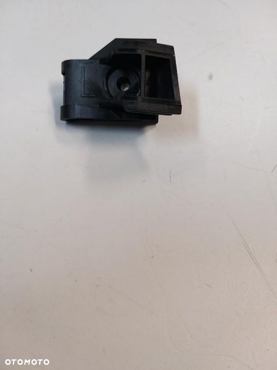 MOCOWANIE ZDERZAKA PRZÓD LEWY Końcówka prowadnicy do błotnika,90507970  OPEL VECTRA 1.8.2.0  1996 - 2