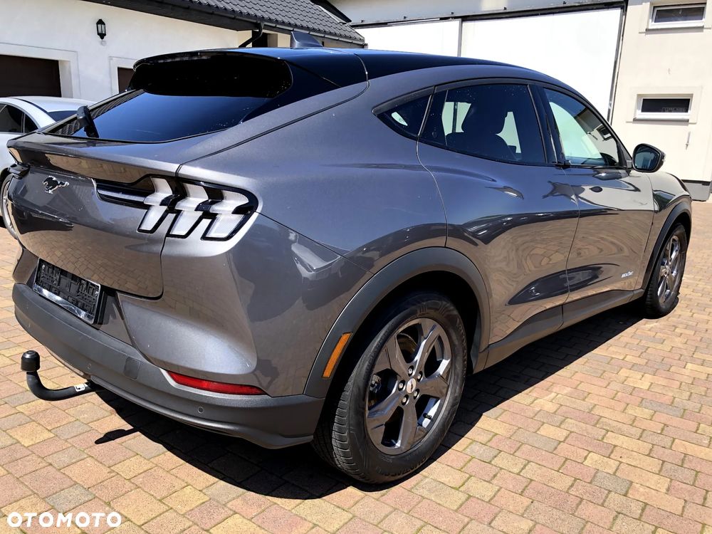 Ford Mustang Mach-E - 12