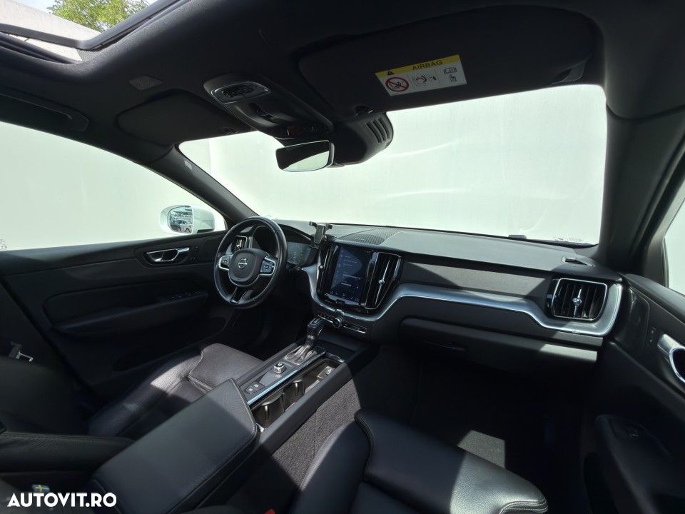 Volvo XC 60 B5 AWD Momentum Pro - 19