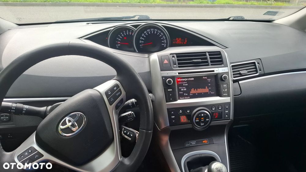 Toyota Verso 1.6 Premium - 19
