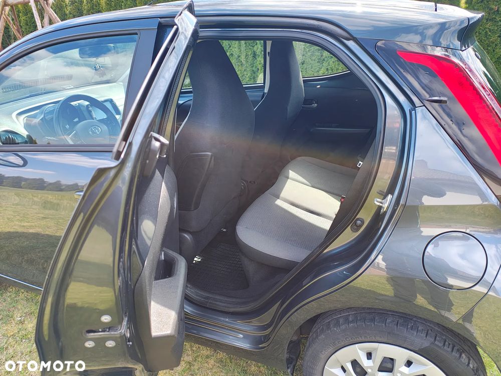 Toyota Aygo x-business - 12