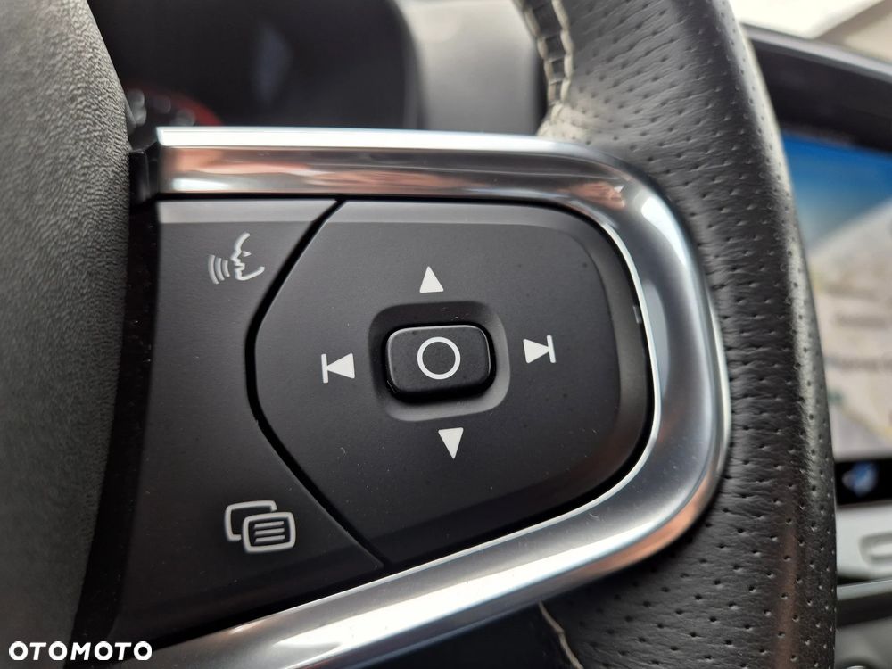 Volvo XC 40 T3 R-Design - 29