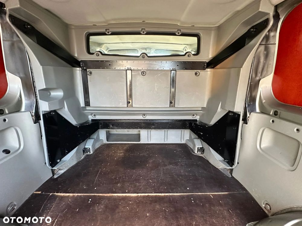 Renault Trafic - 13