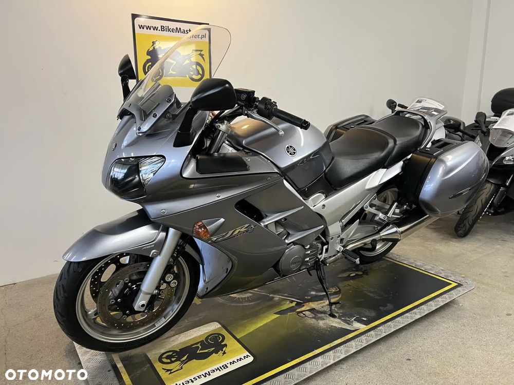 Yamaha FJR - 4