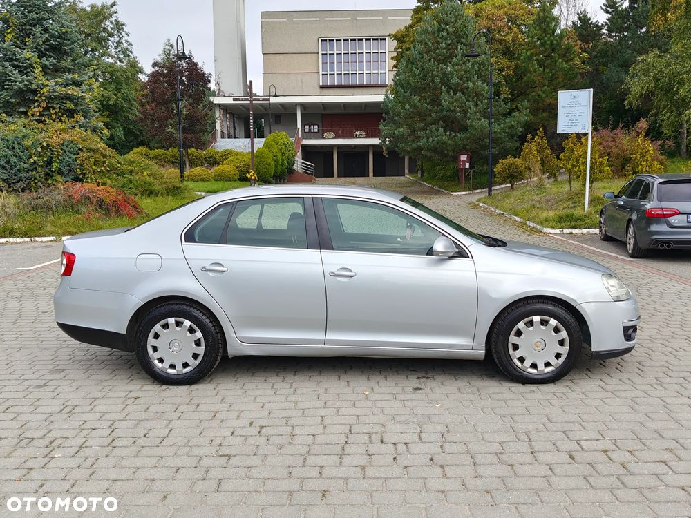 Volkswagen Jetta 1.6 Comfortline - 9