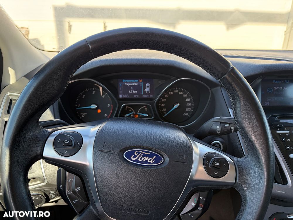 Ford Focus 2.0 TDCI DPF Powershift Titanium - 10
