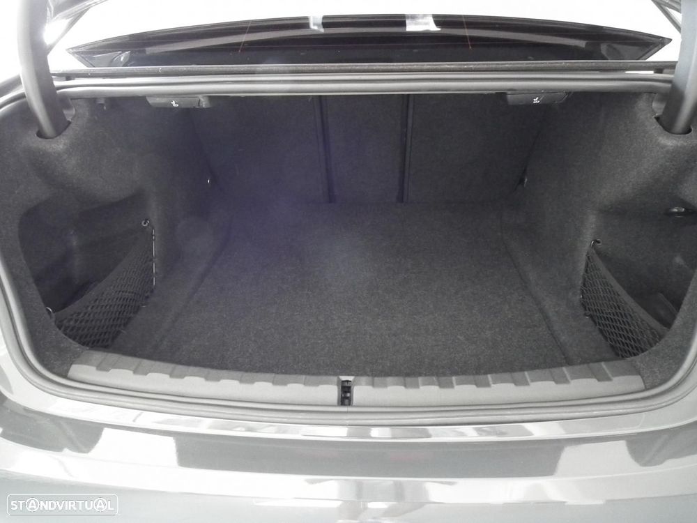 BMW 318 d Line Sport - 40