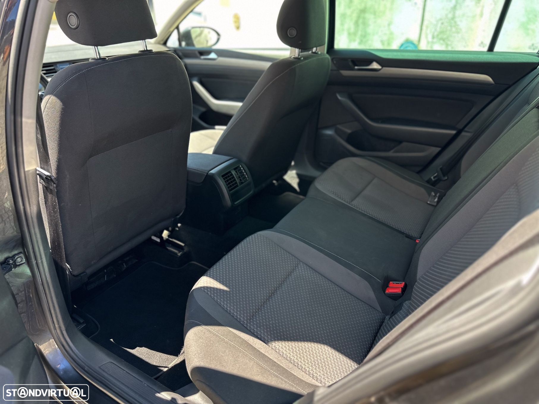 VW Passat 1.6 TDI Confortline DSG - 23