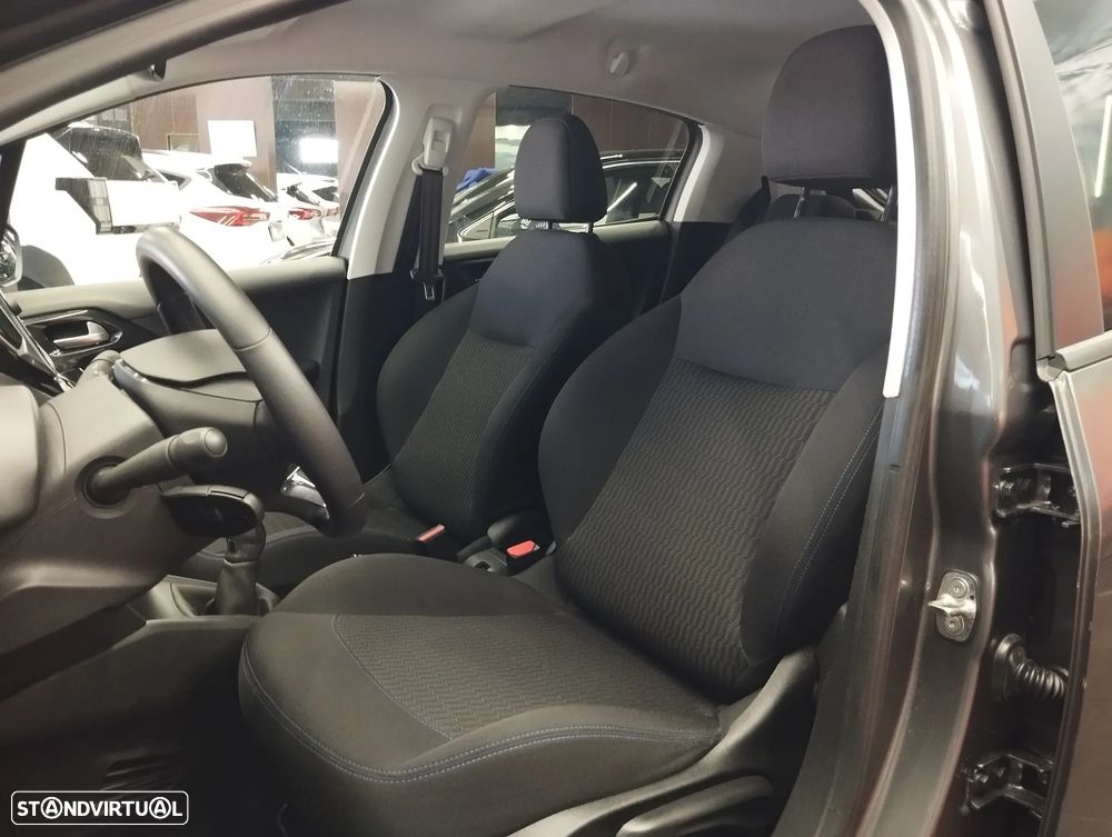 Peugeot 208 1.2 PureTech Signature - 17