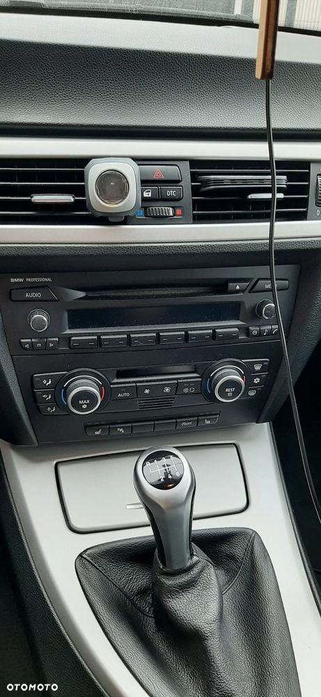 BMW Seria 3 318i Edition Exclusive - 16