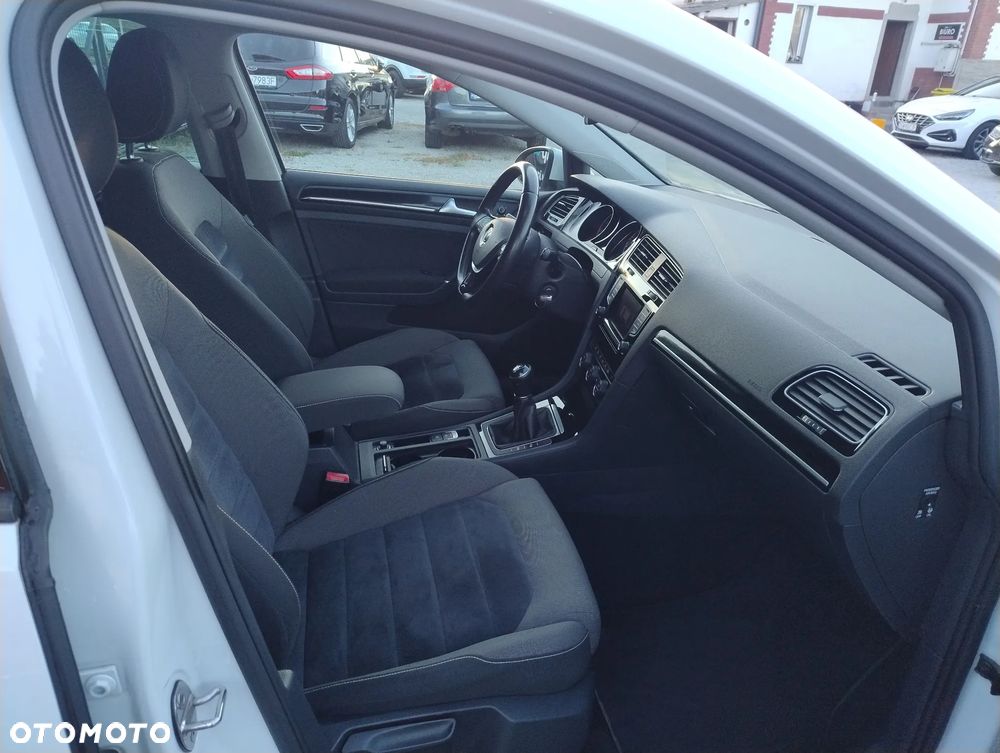 Volkswagen Golf - 16