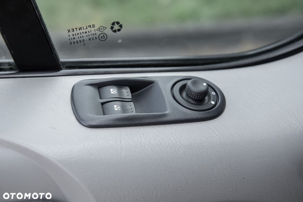 Opel Vivaro - 12