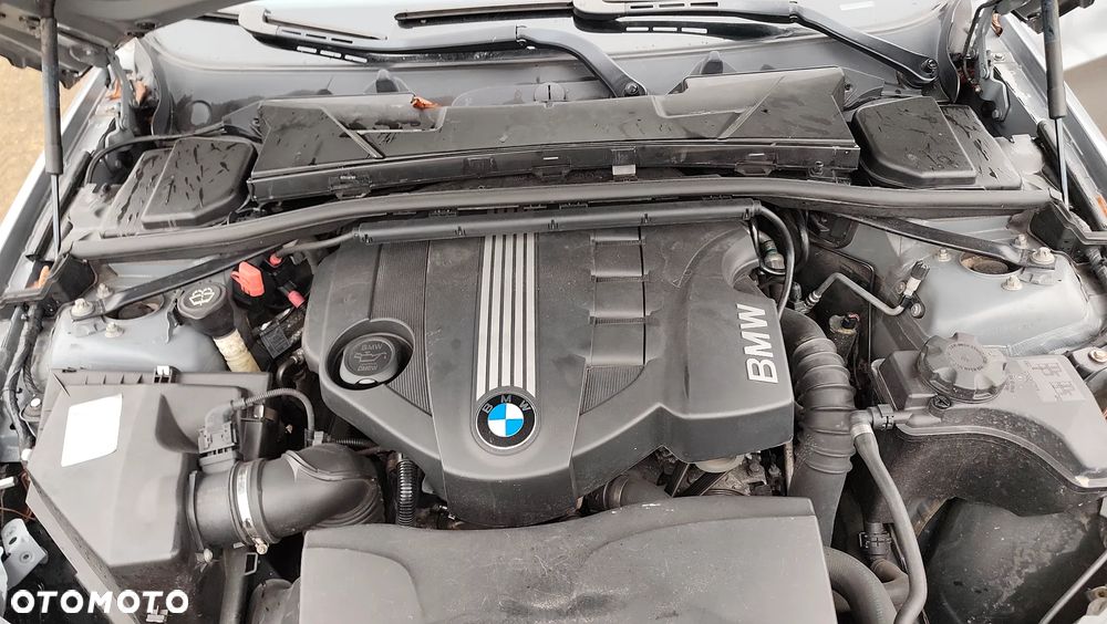BMW Seria 3 318d DPF Edition Sport - 31