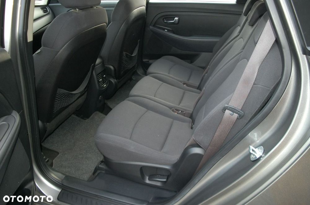 Kia Carens - 26