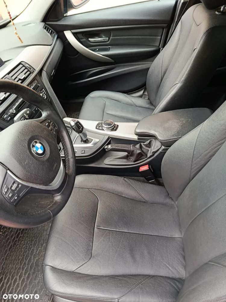 BMW Seria 3 328i - 12