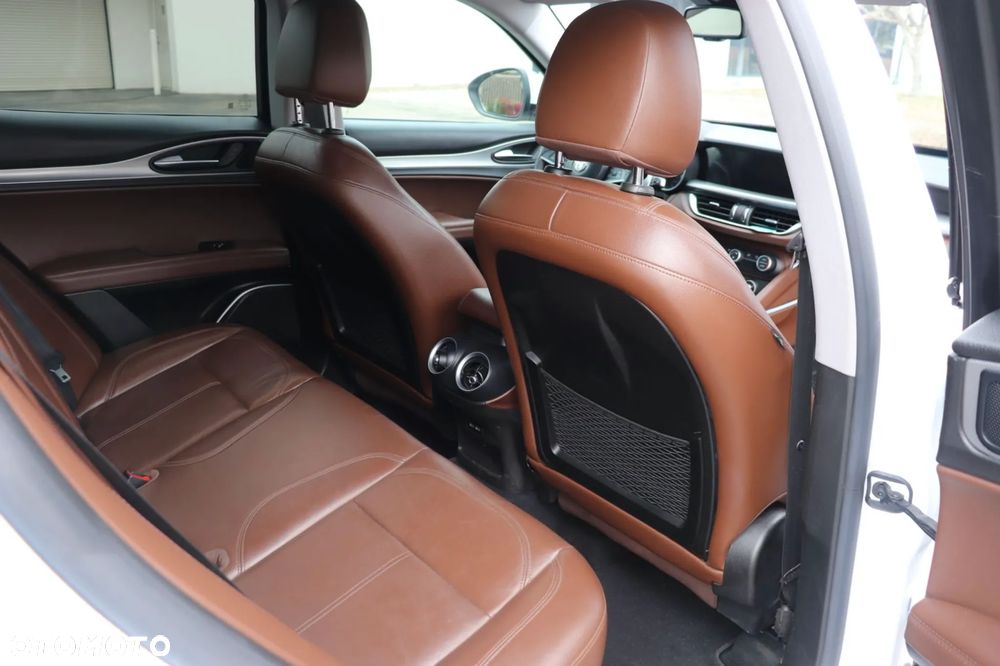 Alfa Romeo Stelvio 2.0 Turbo Veloce TI Q4 - 17