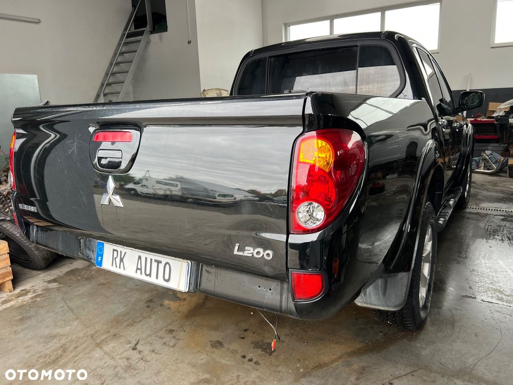 Mitsubishi L200 2.5 DID Instyle Sport - 30