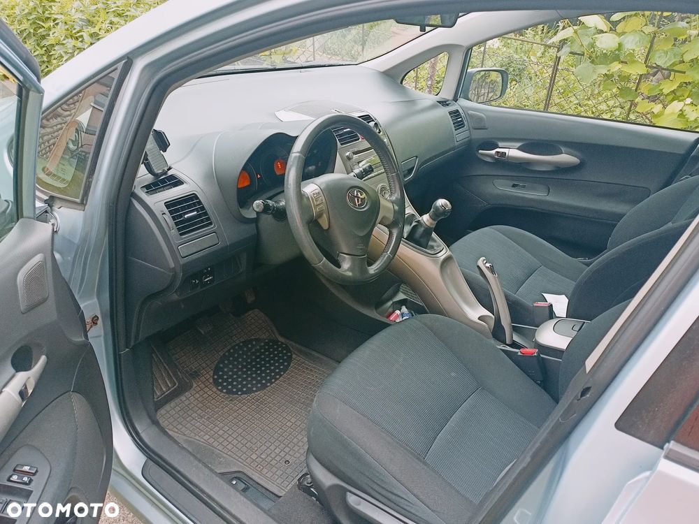 Toyota Auris 1.4 D-4D Luna - 4