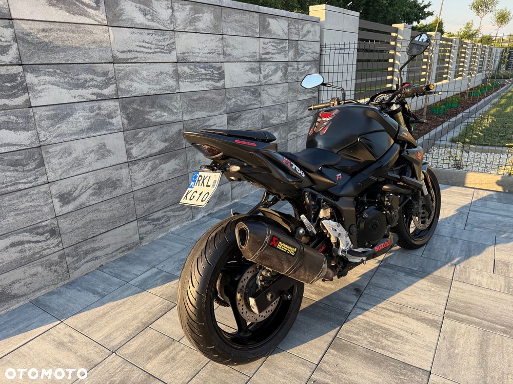 Suzuki GSR - 3