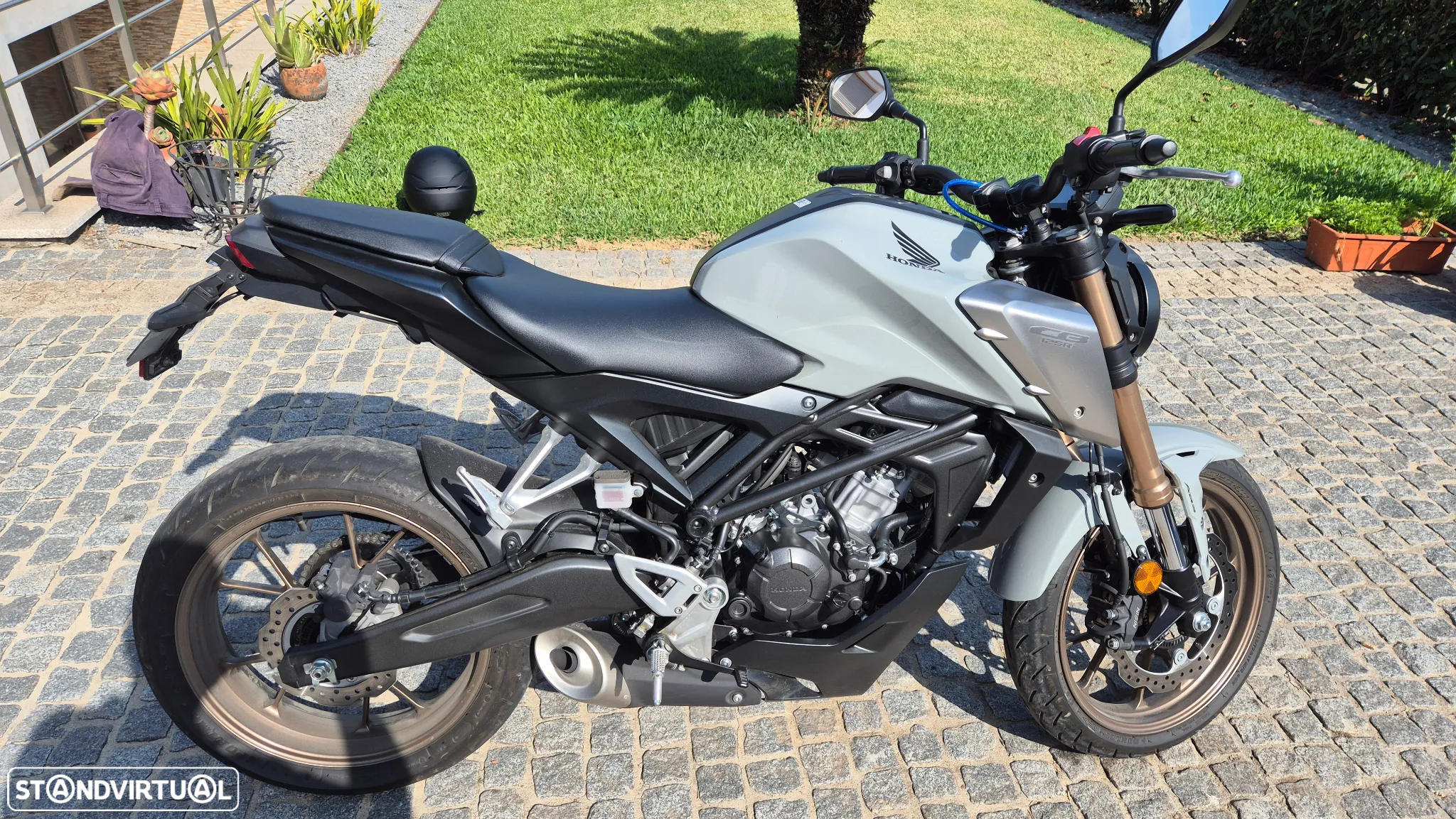 Honda CB R - 4