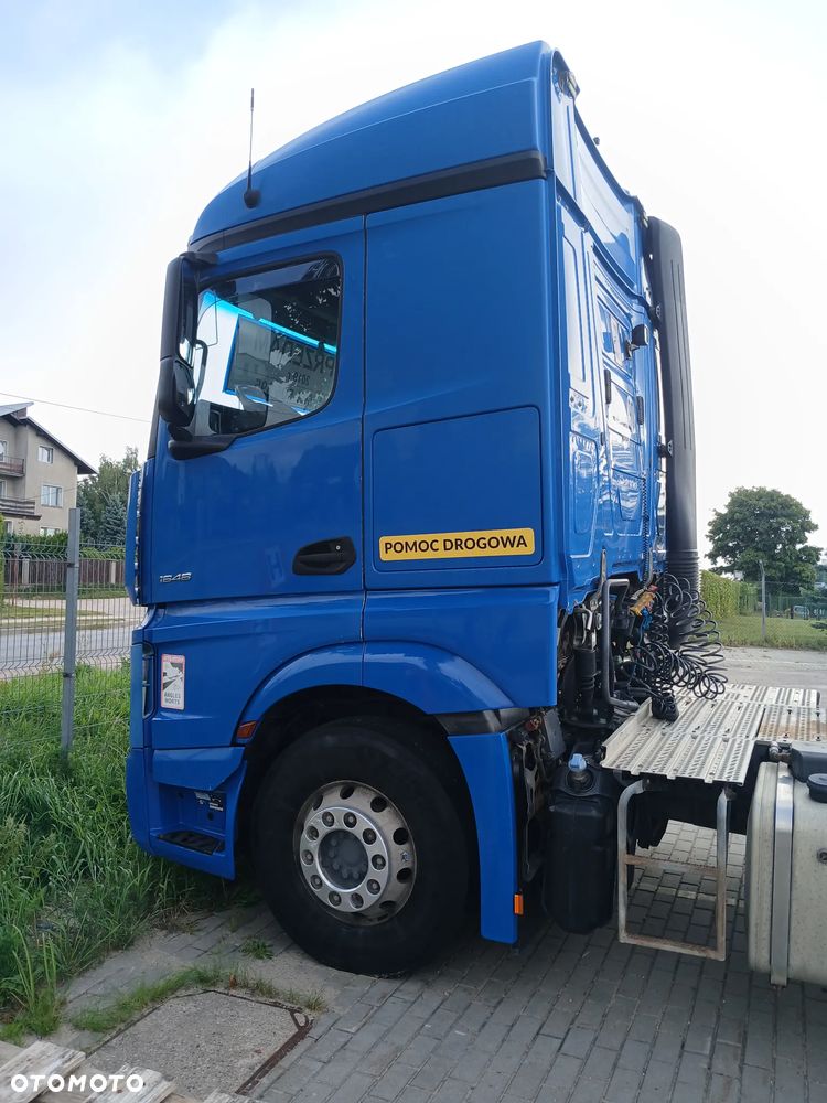 Mercedes-Benz Actros - 3