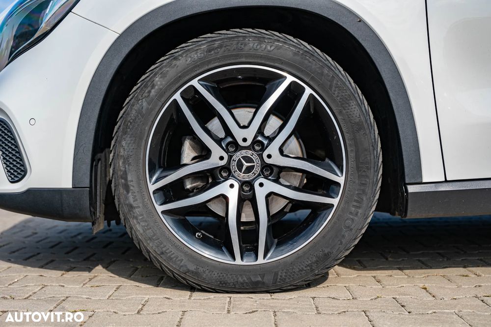 Mercedes-Benz GLA 220 d 4MATIC 7G-DCT - 11