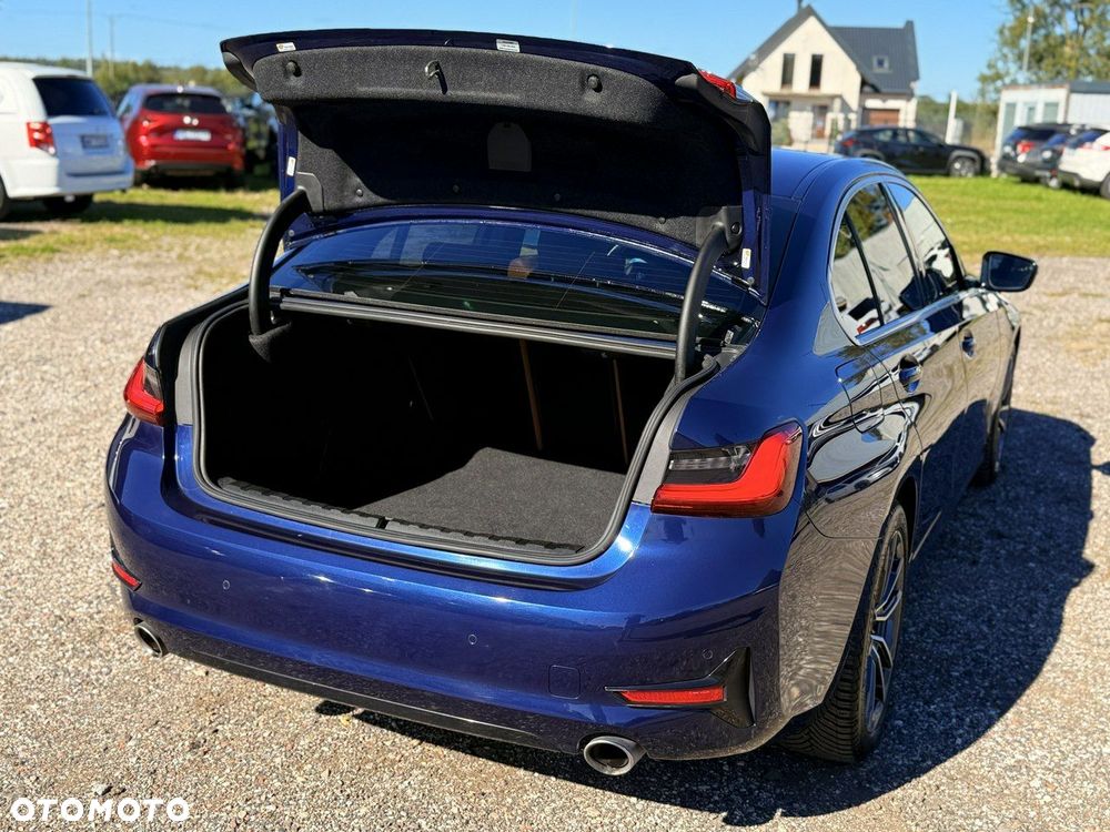 BMW Seria 3 330i xDrive - 18