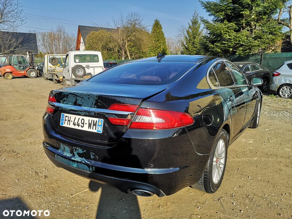Jaguar XF 2.2 D Premium Luxury - 6