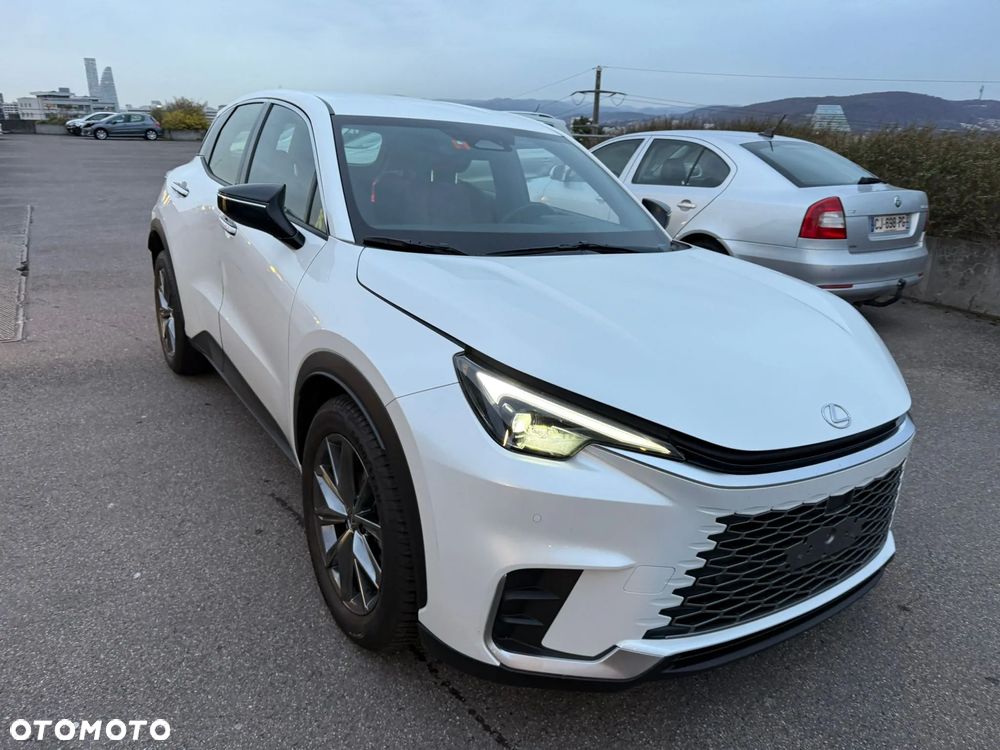 Lexus LBX AWD E-Four Relax - 1