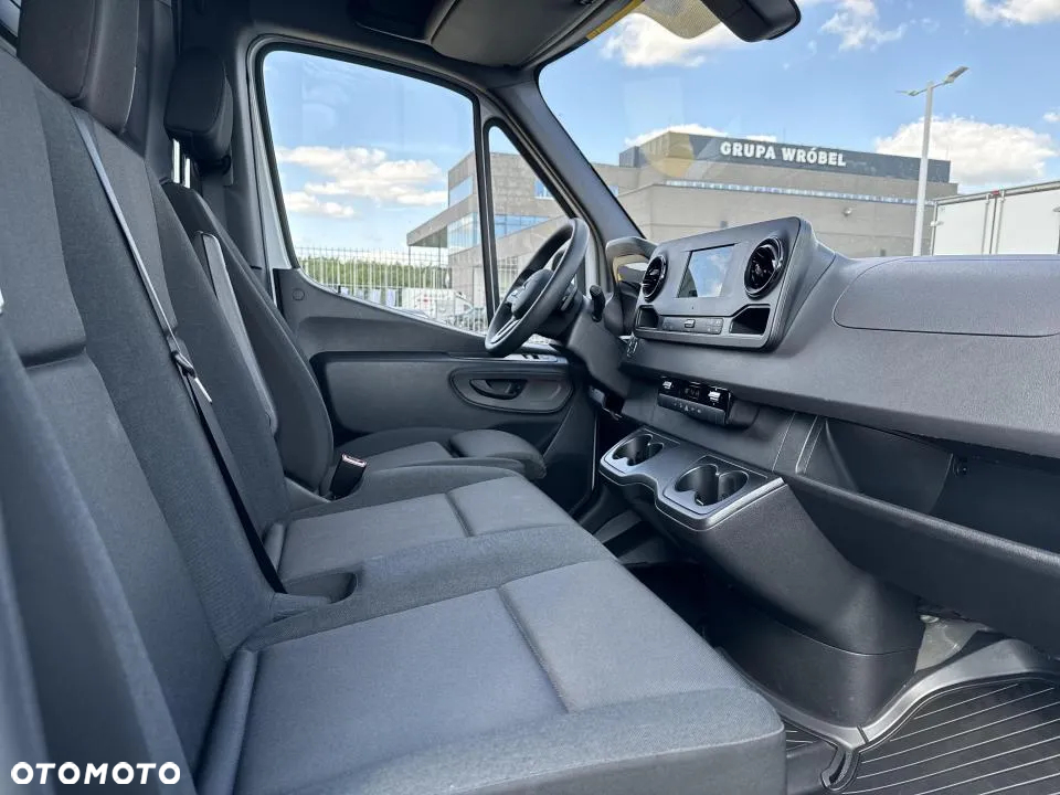 Mercedes-Benz Sprinter - 20