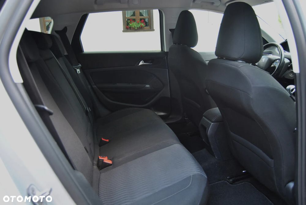 Peugeot 308 - 8