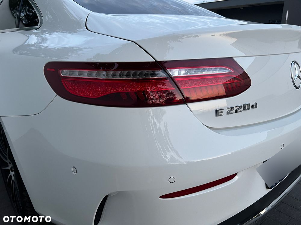 Mercedes-Benz Klasa E 220 d Coupe 4-Matic 9G-TRONIC - 20