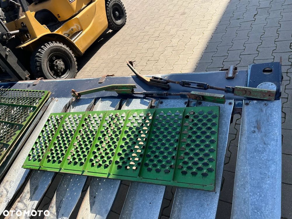 John Deere Heder 820 Wyposażenie do zbioru słonecznika 6,1m - 5