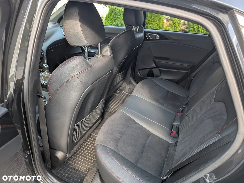 Kia Ceed 1.6 T-GDI GT - 18