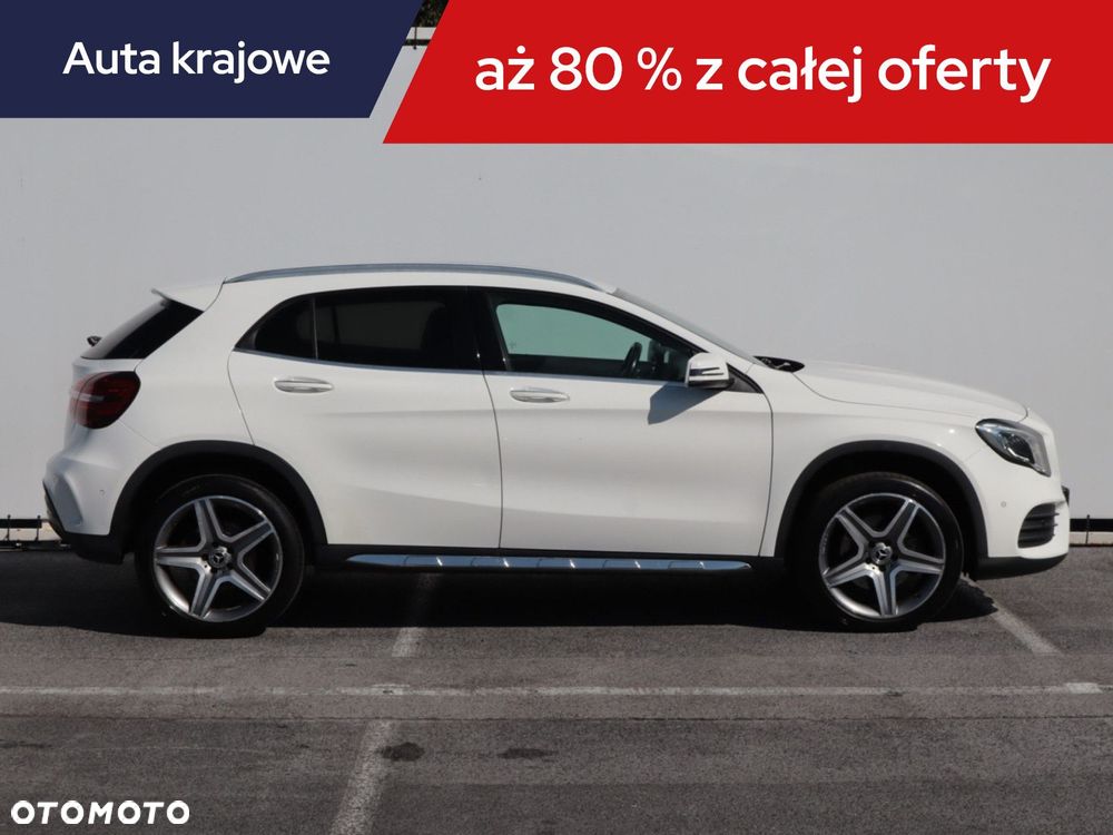 Mercedes-Benz GLA - 8