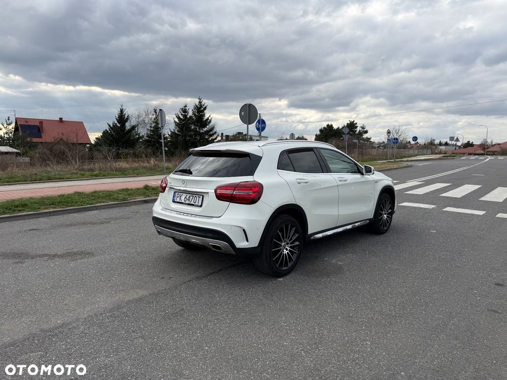 Mercedes-Benz GLA 180 7G-DCT UrbanStyle Edition - 9