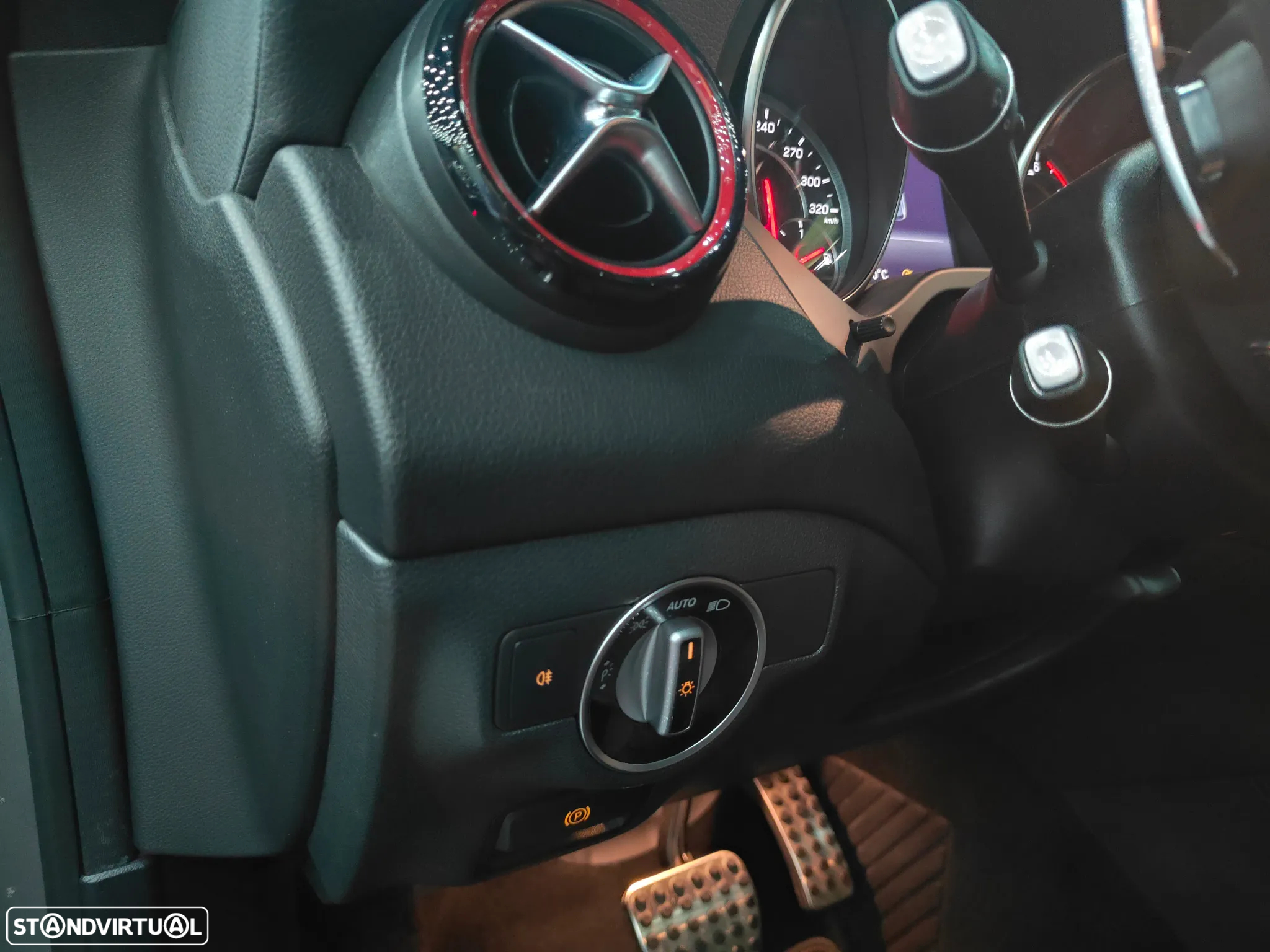 Mercedes-Benz CLA 45 AMG 4Matic Shooting Brake 7G-DCT - 14
