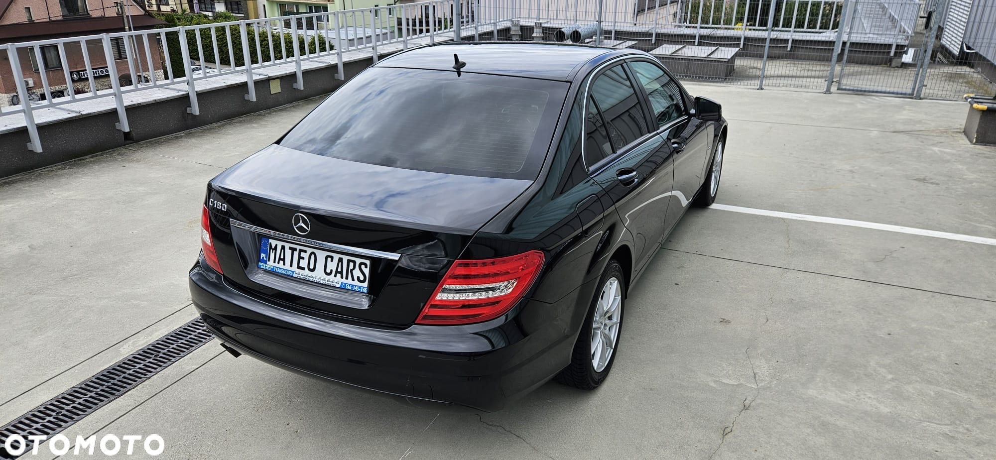 Mercedes-Benz Klasa C 180 CGI BlueEff Avantgarde - 27