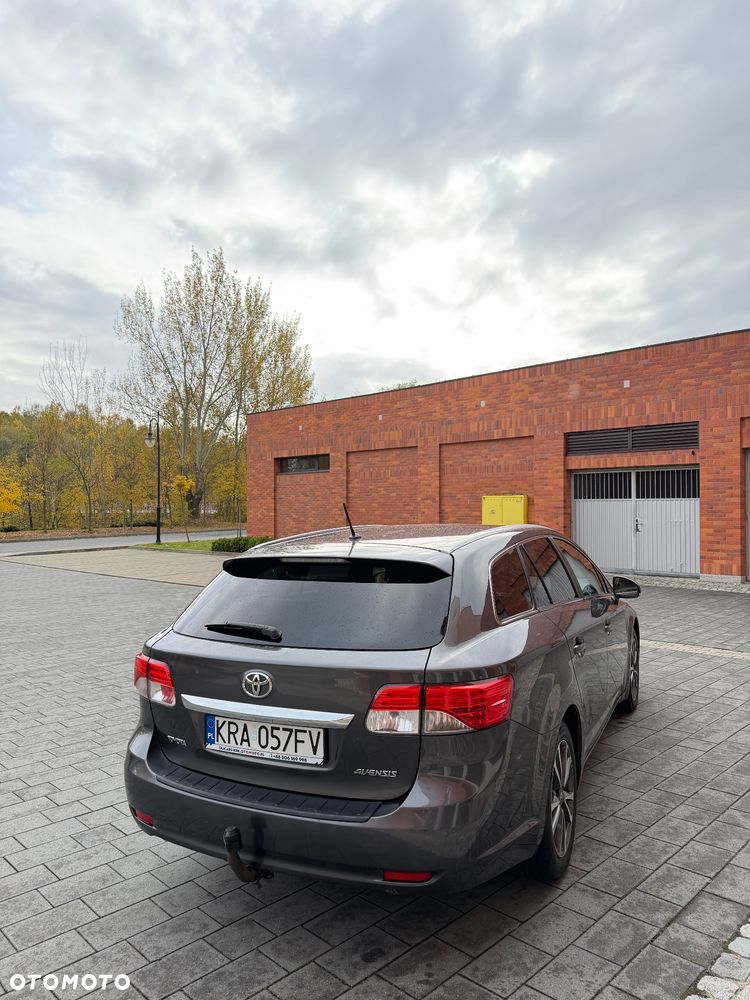Toyota Avensis 1.8 Sol plus NAVI - 14