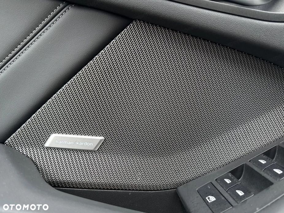 BMW Seria 1 120 mHEV - 11