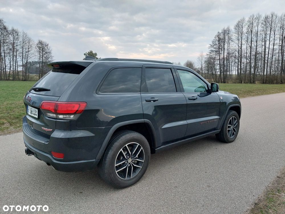 Jeep Grand Cherokee - 31
