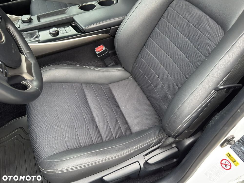 Lexus IS 300h Elite EU6 - 21