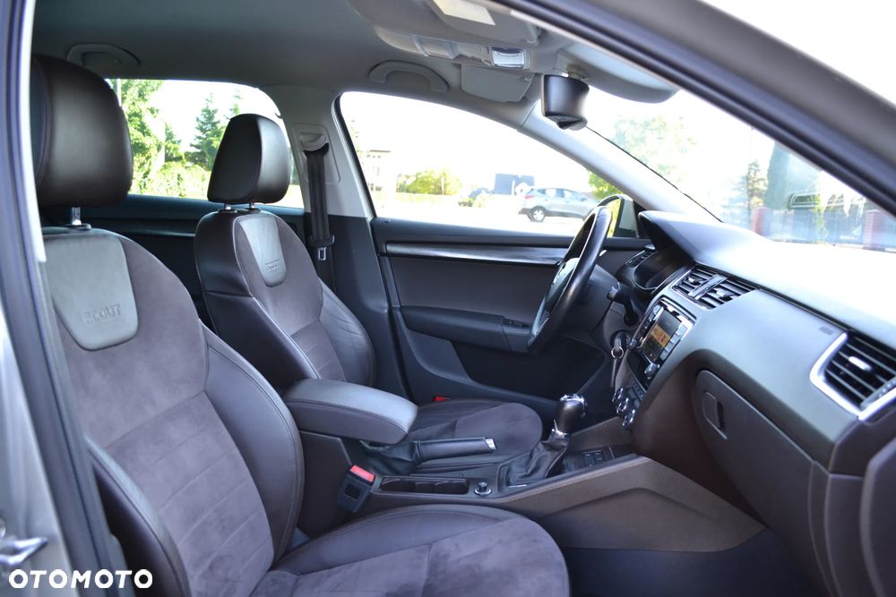 Skoda Octavia 2.0 TDI 4x4 DSG Scout - 24