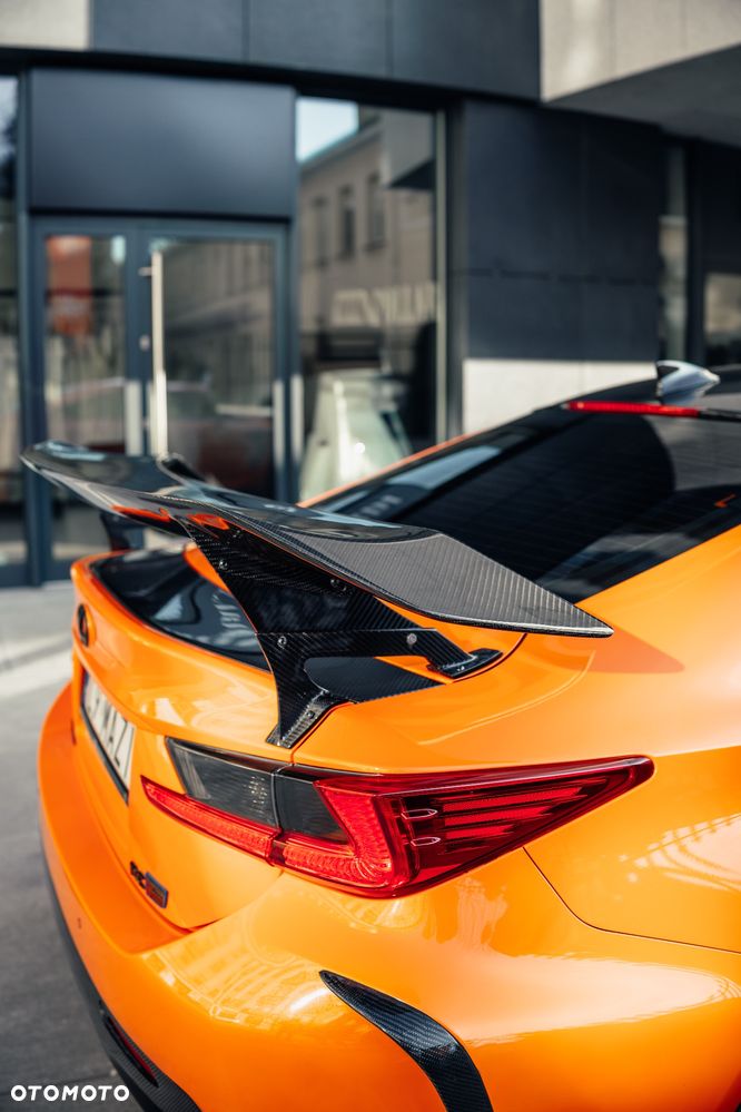 Lexus RC F Carbon - 11