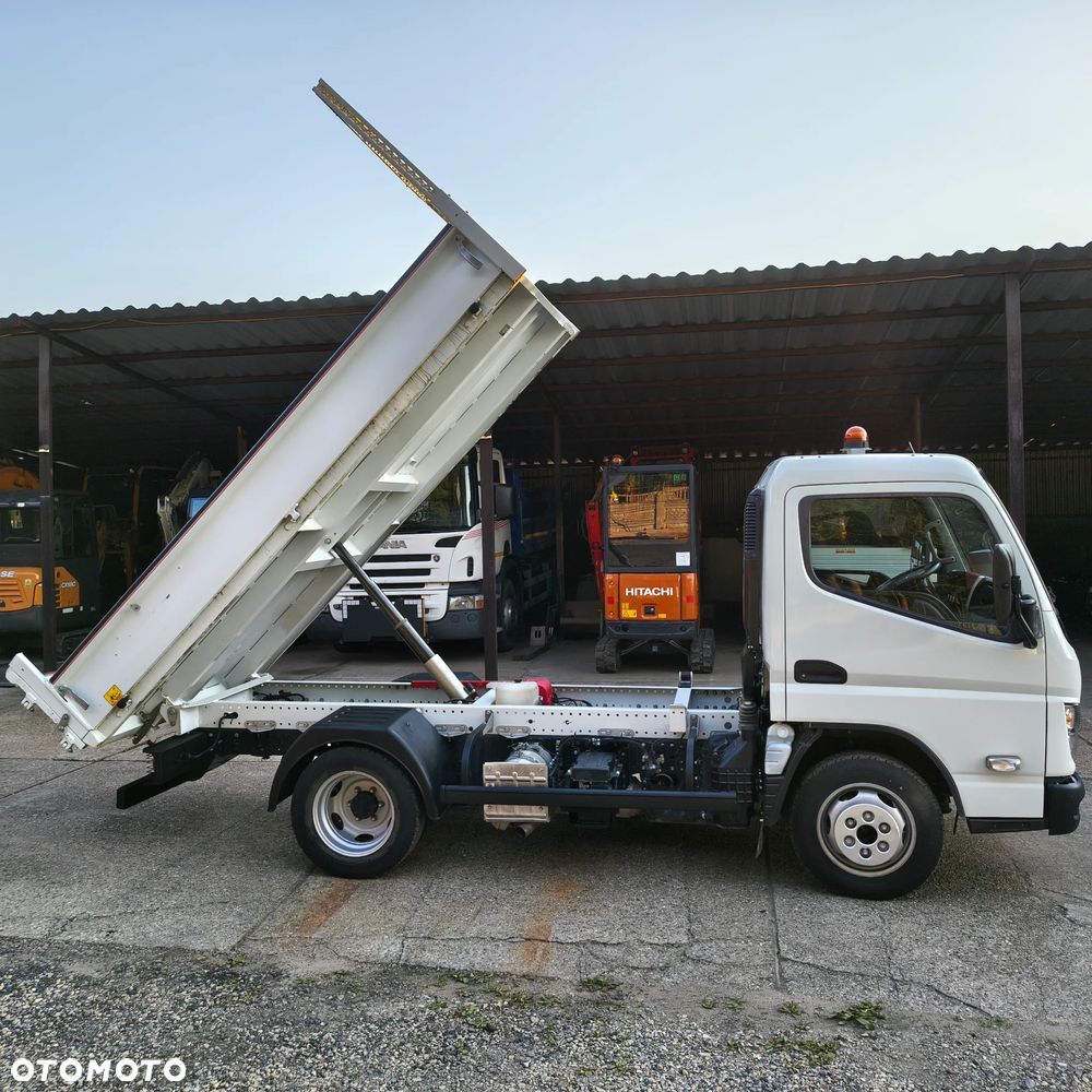 Mitsubishi Fuso Canter - 16