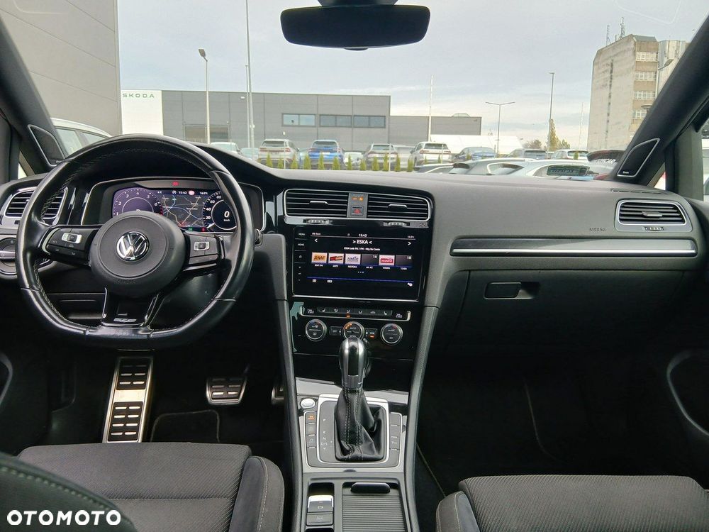 Volkswagen Golf - 22